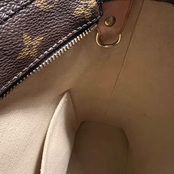 Louis Vuitton tote - Picture 4 of 8